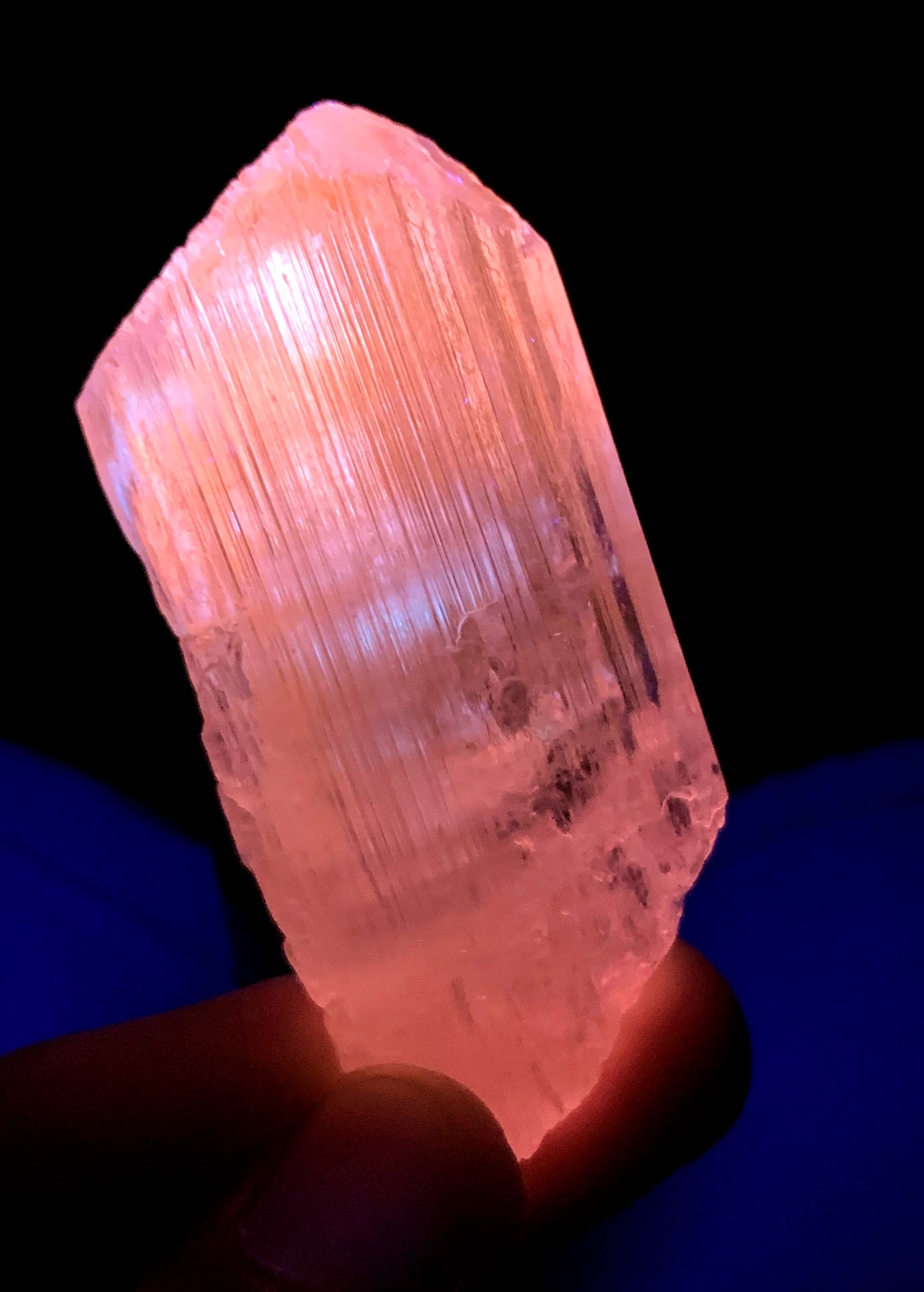 Fluorescent pink Kunzite Crystal From Afghanistan 40 Gram