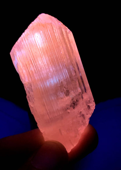 Fluorescent pink Kunzite Crystal From Afghanistan 40 Gram