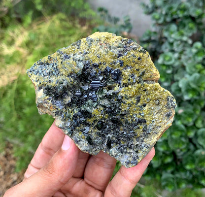Natural Magnatite Crystal With Diopside And Epidot From Pakistan 327 Gram