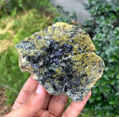 Natural Magnatite Crystal With Diopside And Epidot From Pakistan 327 Gram