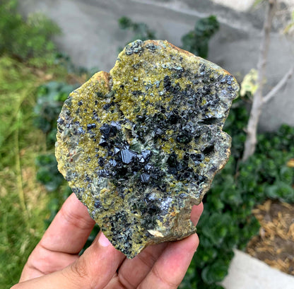 Natural Magnatite Crystal With Diopside And Epidot From Pakistan 327 Gram