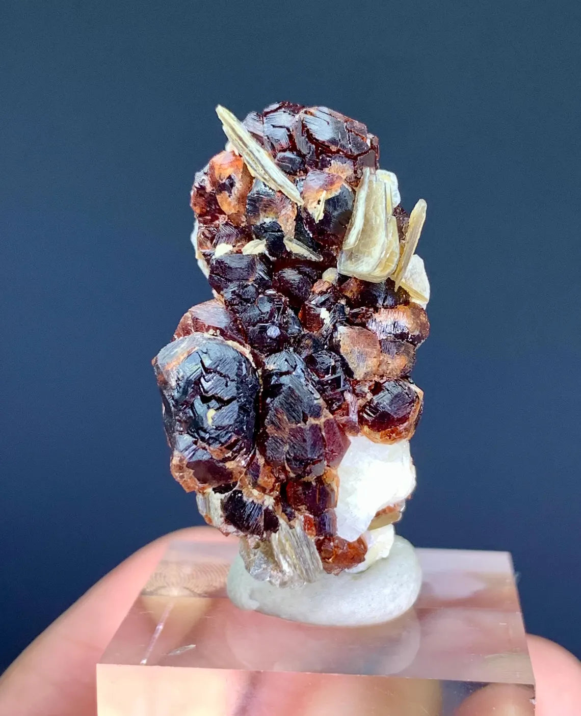 Etched Red Spessartine Garnet Combine Star Mica from Skardu Pakistan - 21 gram