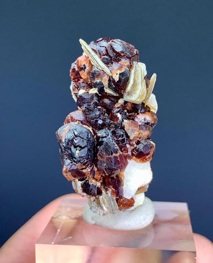 Etched Red Spessartine Garnet Combine Star Mica from Skardu Pakistan - 21 gram