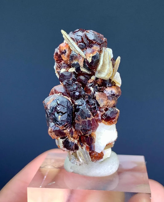 Etched Red Spessartine Garnet Combine Star Mica from Skardu Pakistan - 21 gram