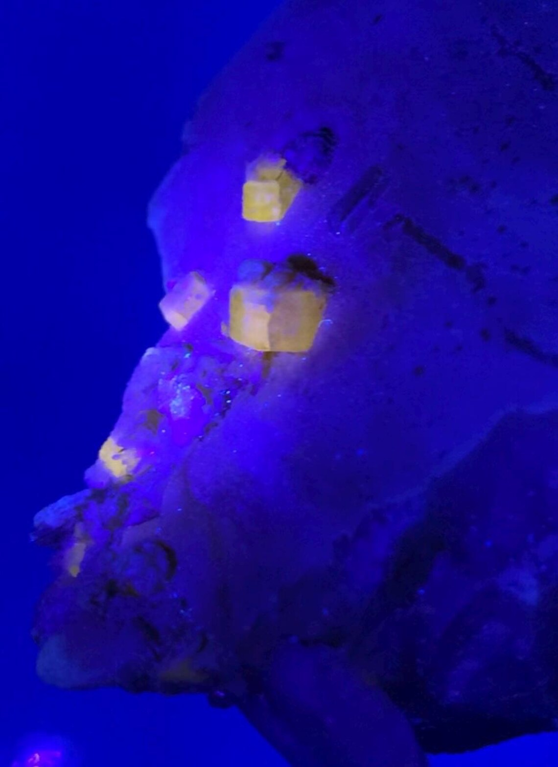 Huge Size Twinned Microcline Feldspar combine Fluorescent Apatite and Quartz Specimen from Pakistan - 2.3 kg