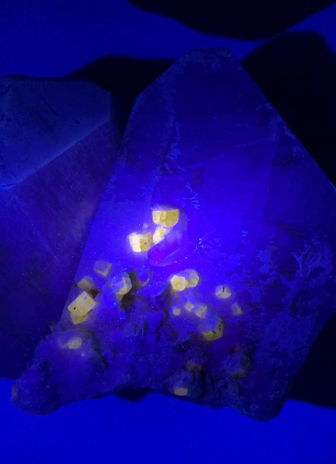 Huge Size Twinned Microcline Feldspar combine Fluorescent Apatite and Quartz Specimen from Pakistan - 2.3 kg