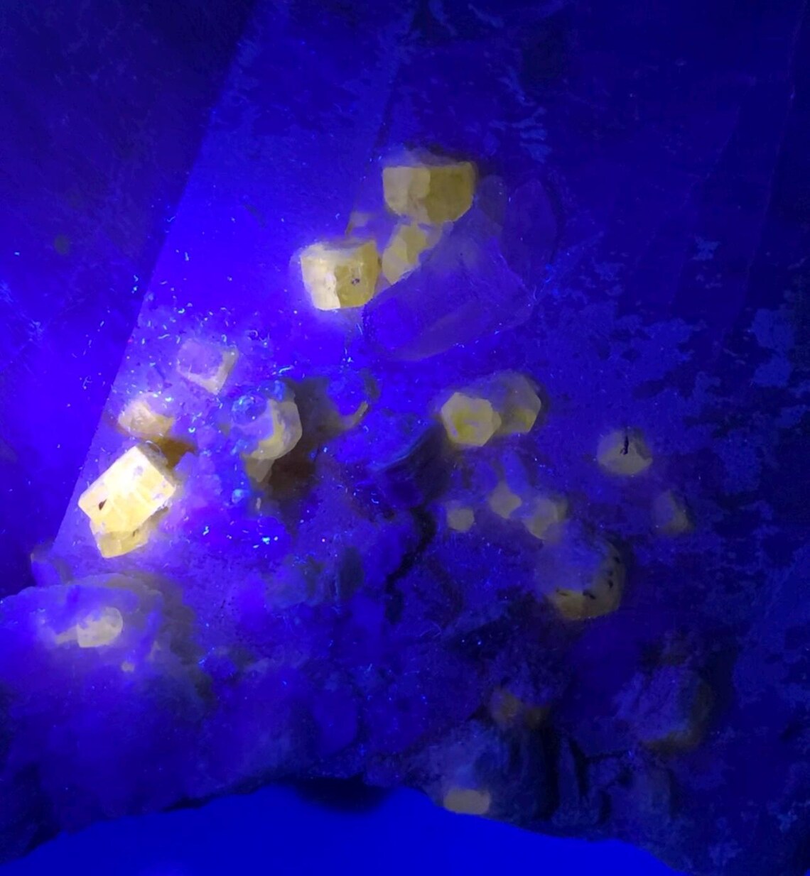 Huge Size Twinned Microcline Feldspar combine Fluorescent Apatite and Quartz Specimen from Pakistan - 2.3 kg