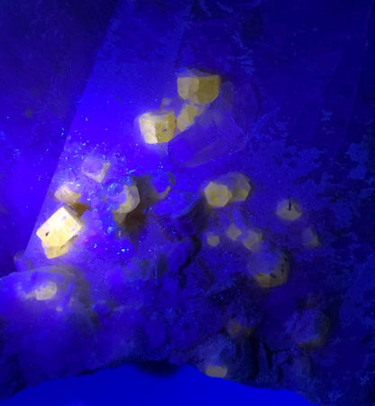 Huge Size Twinned Microcline Feldspar combine Fluorescent Apatite and Quartz Specimen from Pakistan - 2.3 kg