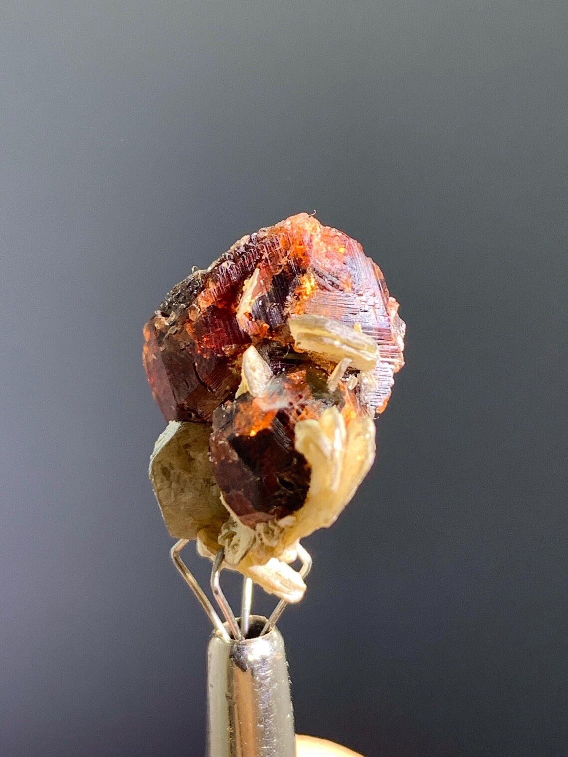 Garnet Crystals with Mica from Pakistan - 25.00 Carats