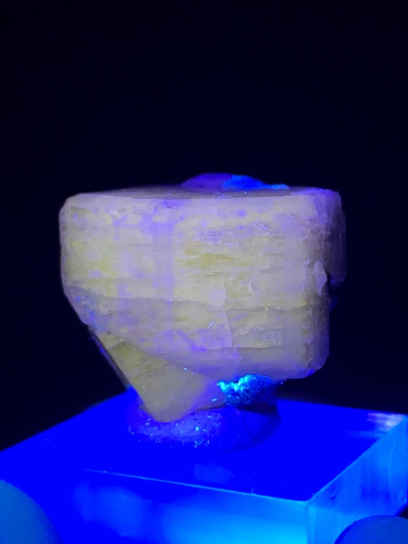 DOuble Terminated FLuorescent Pink Apatite Crsytal from Pakistan - 62.00 Carats