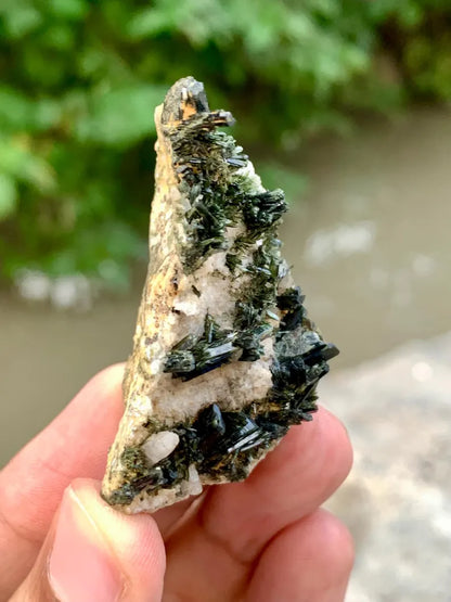 Natural Green Epidot Crystals Cluster on Matrix from Pakistan - 27 Gram