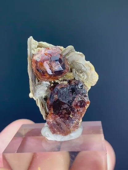 Etched Red Garnet with star mica from Skardu - 10 Gram
